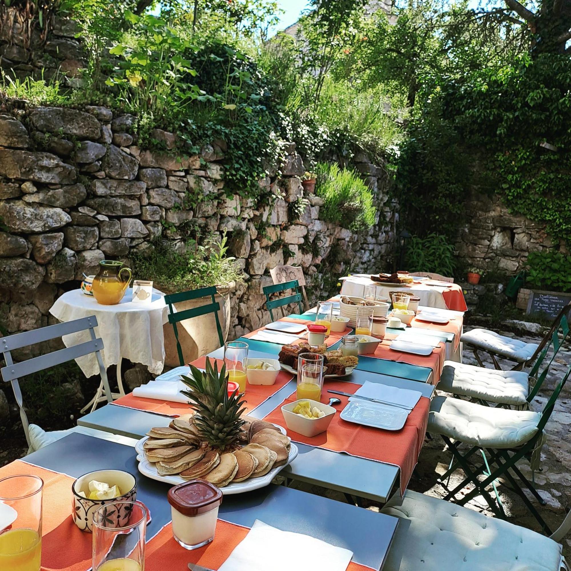 Les Roses Tremieres Bed & Breakfast Bargème Екстериор снимка